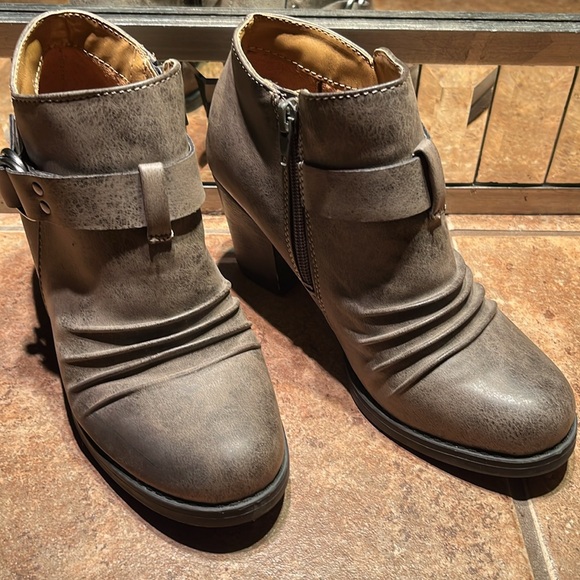 Natural Soul Gray & Black Booties - Picture 11 of 11